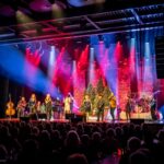 Un tableau du spectacle Noël une tradition en chanson 2023. Crédit : Jean-Charles Labarre / Courtoisie Production